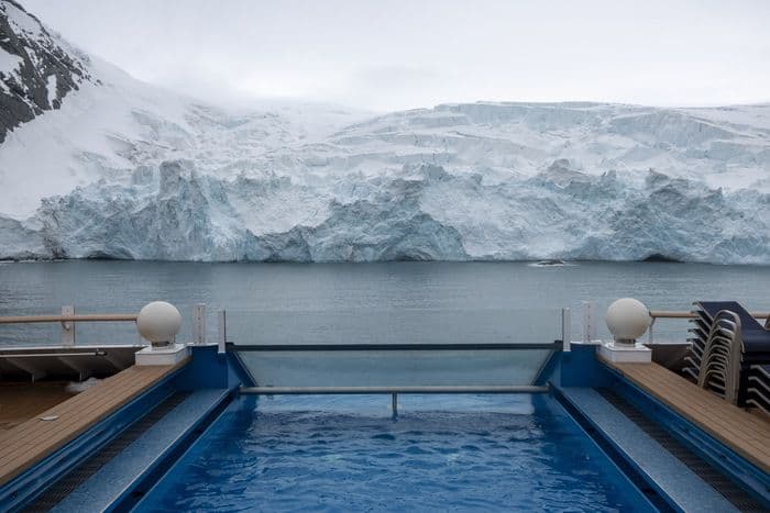 Hurtigruten MS Roald Amundsen Infinity Pool 3.JPG